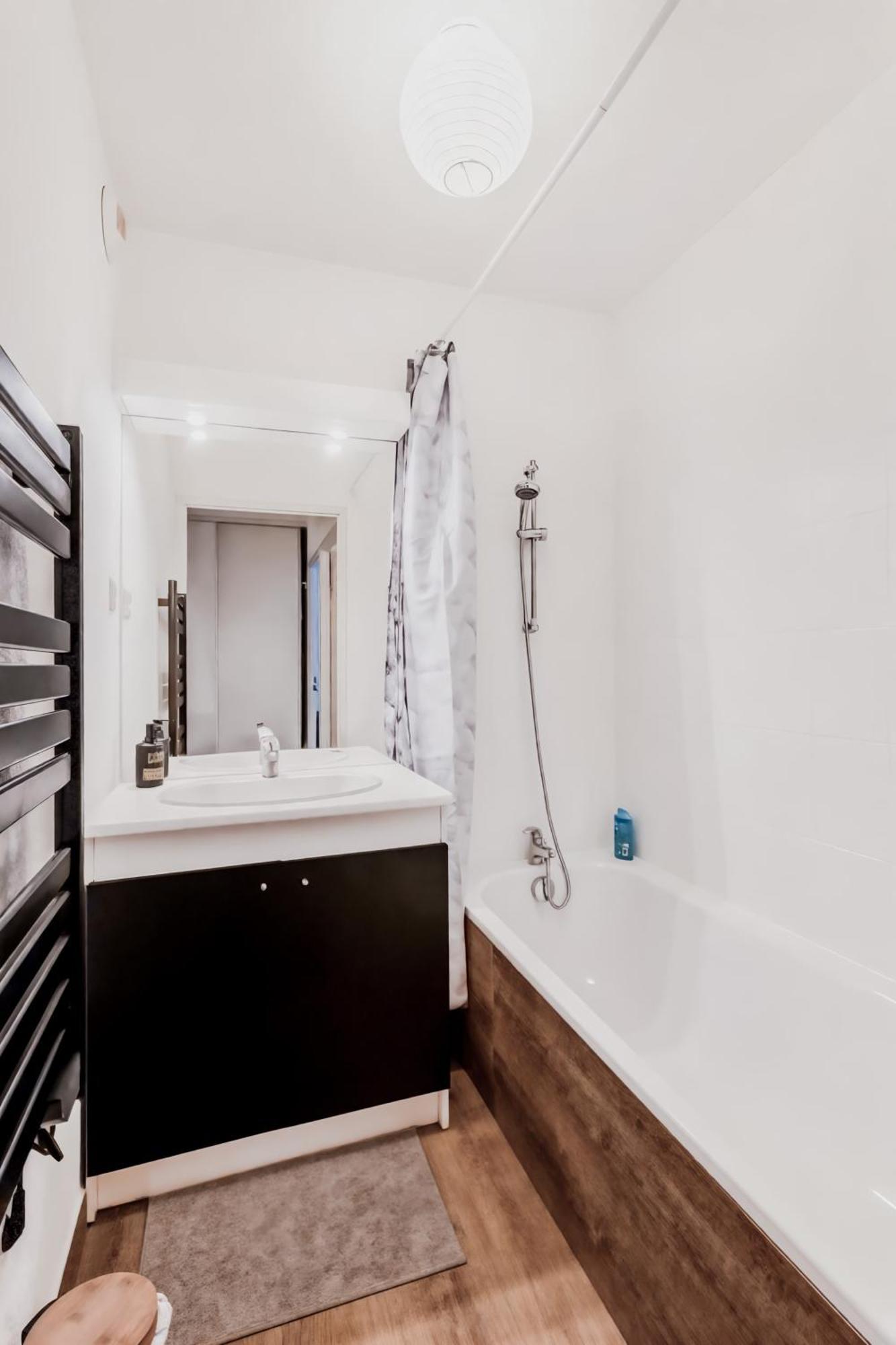שאמברי Superbe Appartement - Parking Gratuit - 4 Personnes מראה חיצוני תמונה